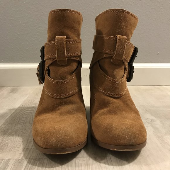 Genuine Suede Jessica Style Ankle Booties w Wrap Buckle Accent Lt Brown Sz 6.5 - Picture 2 of 13